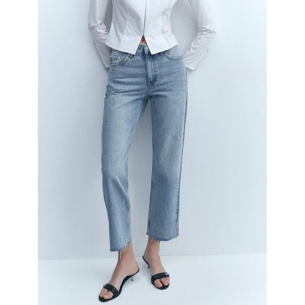 MNG Mango Light Wash Blanca Straight Cute Going Out Cropped Raw Hem Jeans Size 8